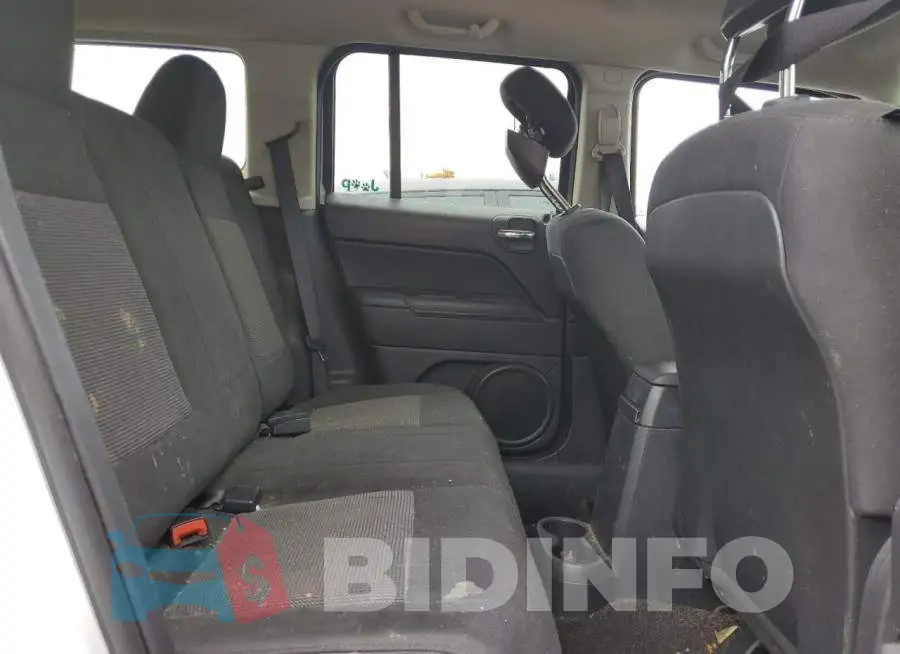 1C4NJRFBXED773137 Photo# 11