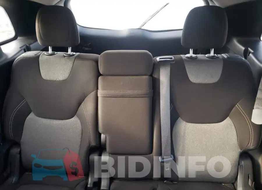 1C4PJLCB5KD470868 Photo# 10