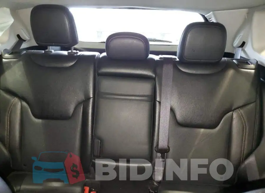 3C4NJDCB3LT118848 Photo# 10