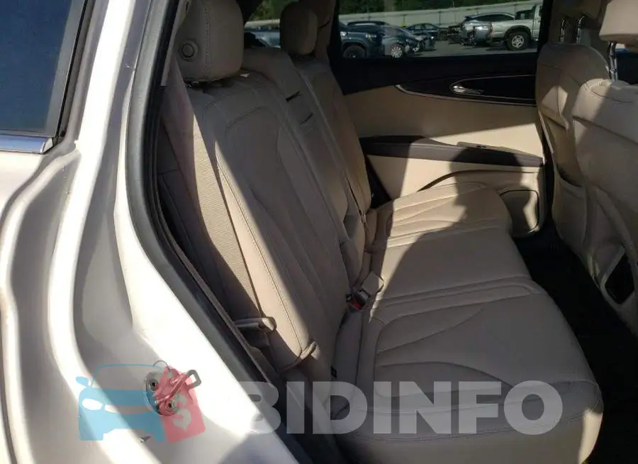 2LMPJ8LP5JBL21728 Photo# 10