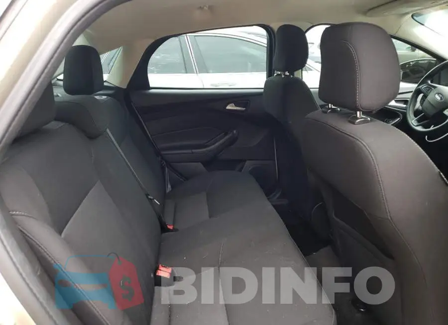 1FADP3F21JL272313 Photo# 10