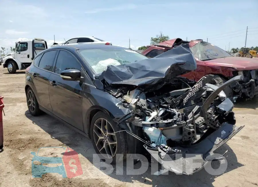 1FADP3M22HL338025 Photo# 4