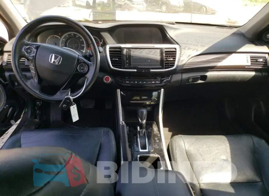 1HGCR2F8XGA002579 Photo# 8