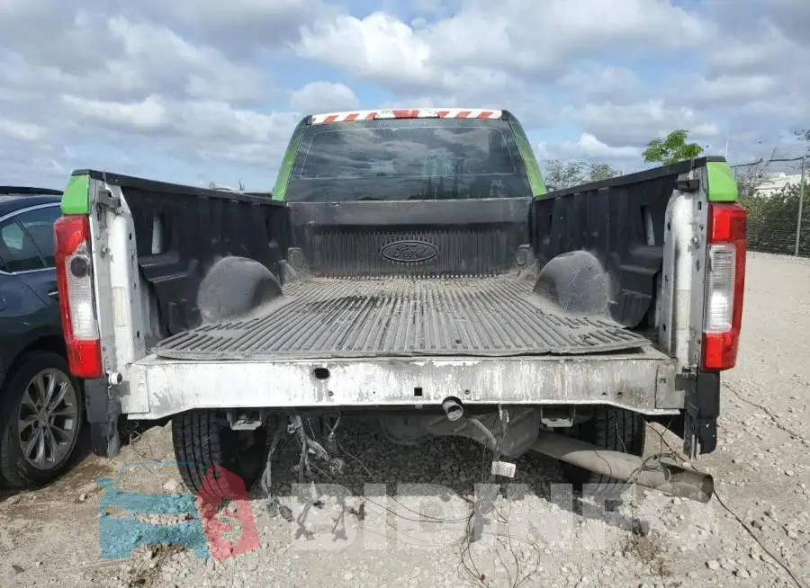 1FT7X2A68KEE71666 Photo# 6