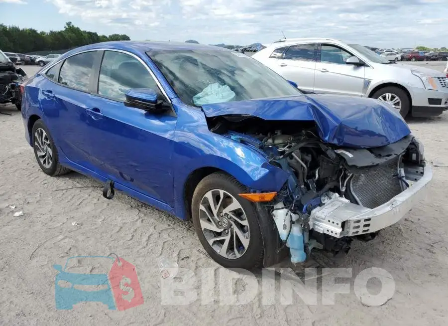 19XFC2F72JE027047 Photo# 4
