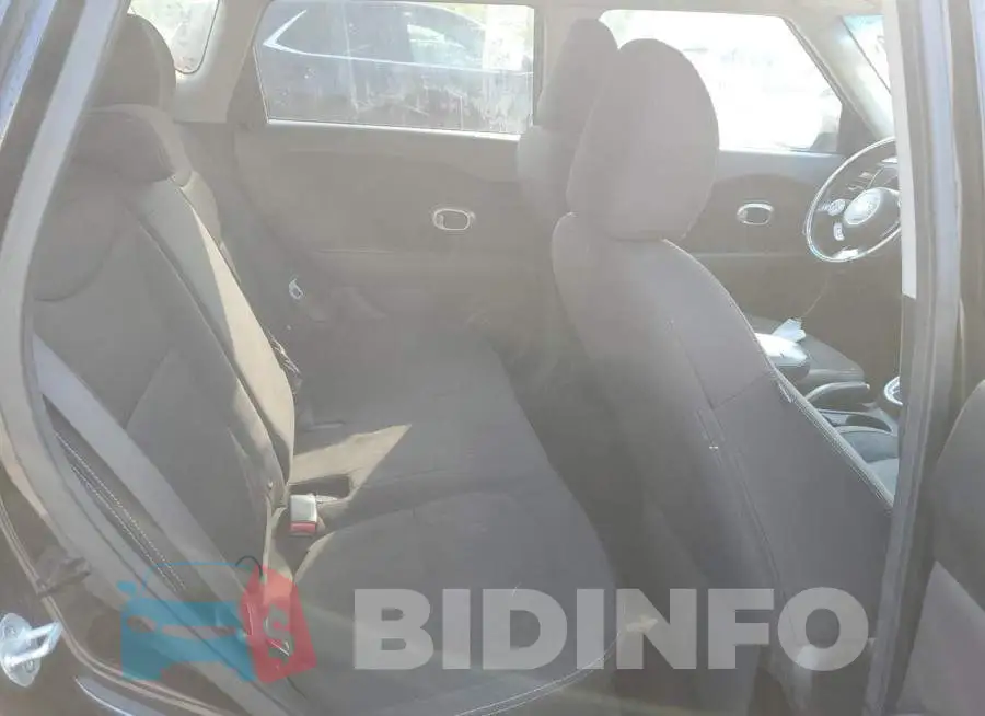 KNDJN2A2XF7217704 Photo# 10