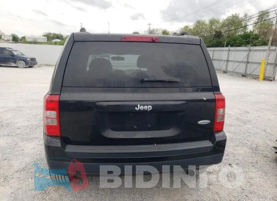 1C4NJPFB7GD569788 Photo# 6