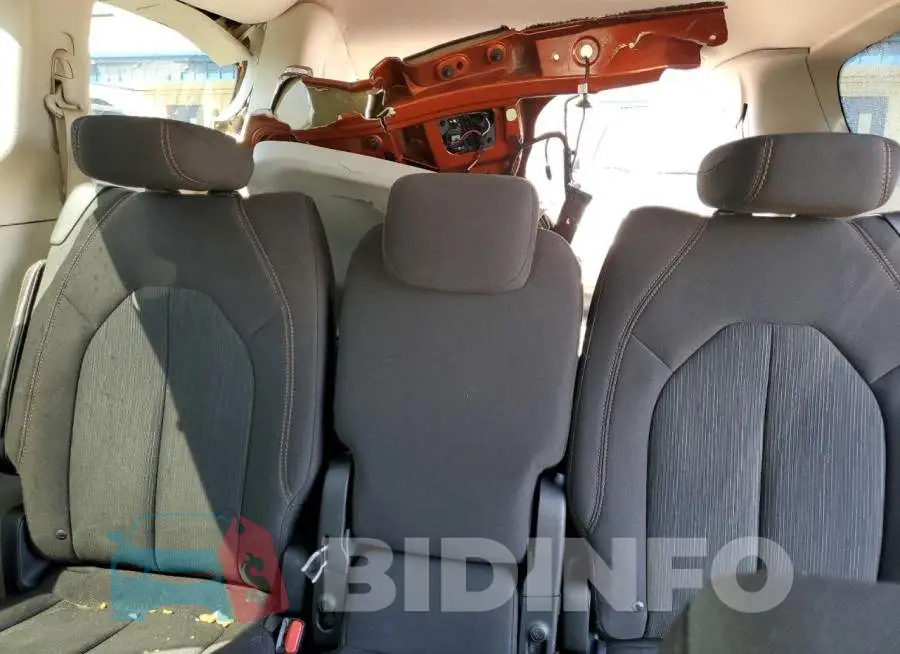 2C4RC1FG1JR158086 Photo# 10
