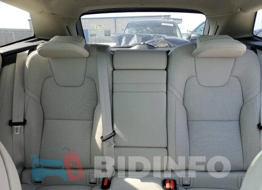 YV4102RL4M1721660 Photo# 10