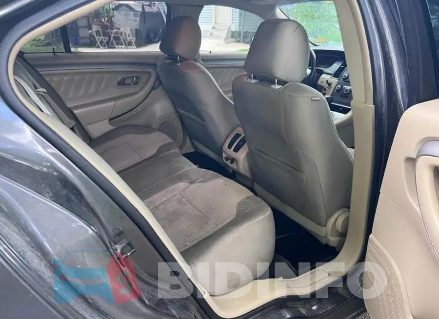 1FAHP2E82FG168267 Photo# 8