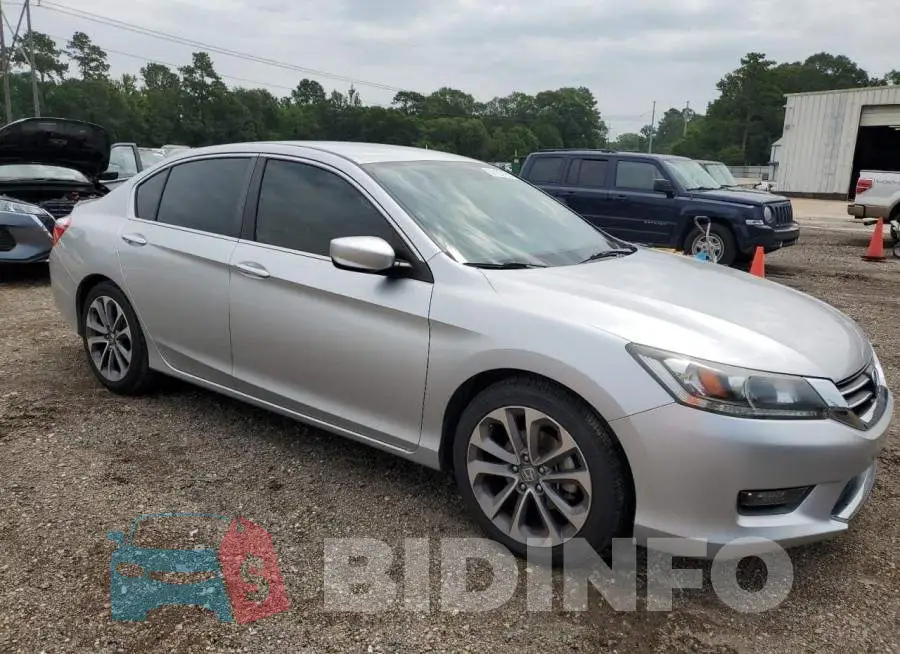 1HGCR2F51EA180822 Photo# 4