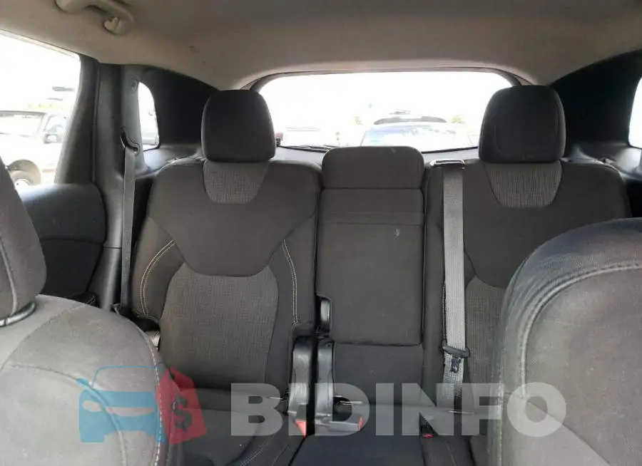 1C4PJLCB8FW766123 Photo# 10