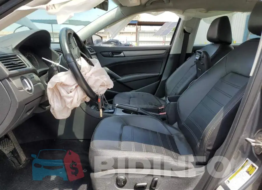 1VWBS7A33FC044051 Photo# 7