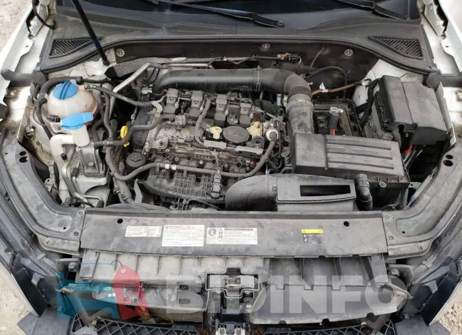 1VWDT7A38HC045821 Photo# 11