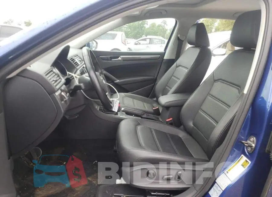 1VWGT7A32HC068377 Photo# 7