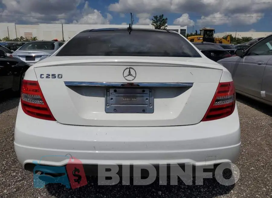 WDDGJ4HB5FG371962 Photo# 6