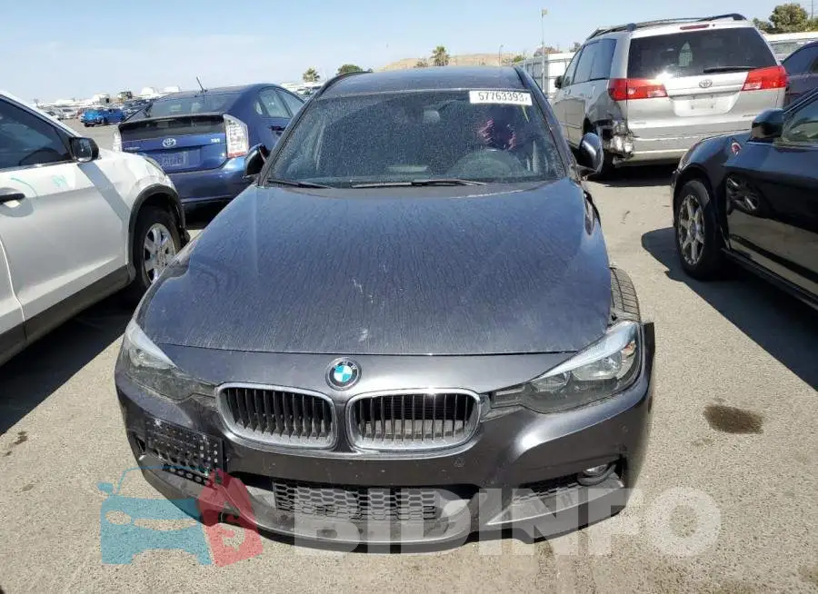 WBA8J1C58HK711195 Photo# 5