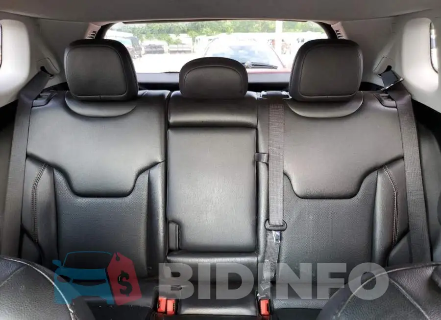 3C4NJDCB3LT208758 Photo# 10