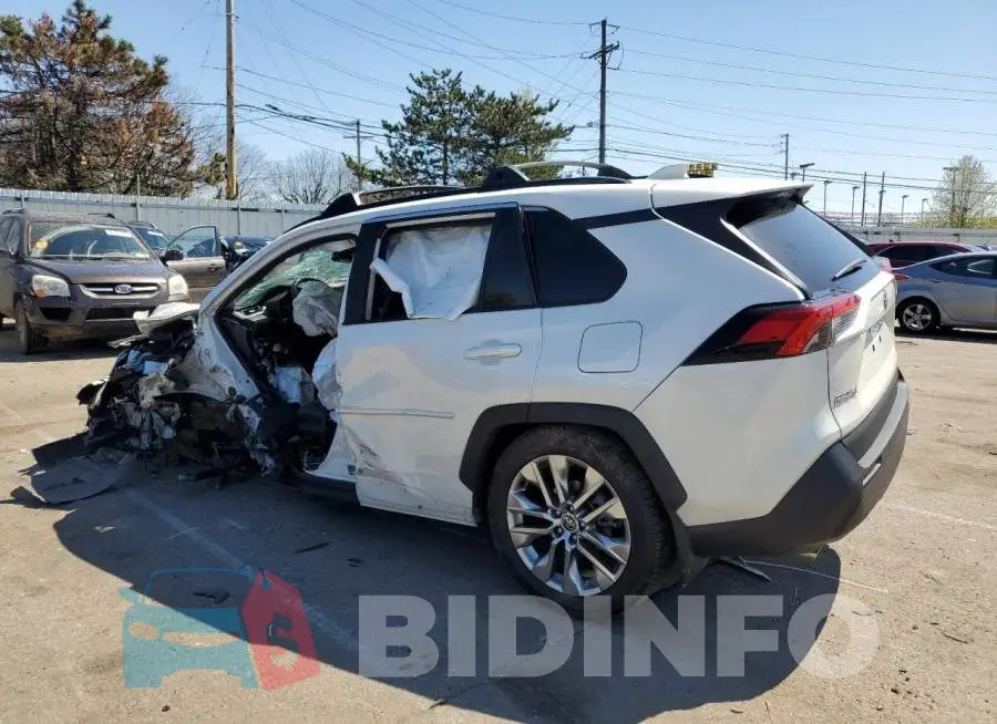 2T3A1RFV8MW226247 Photo# 2