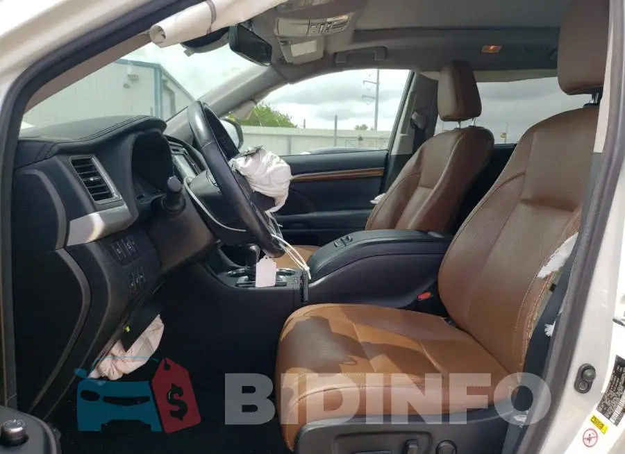 5TDDGRFH8JS046592 Photo# 7
