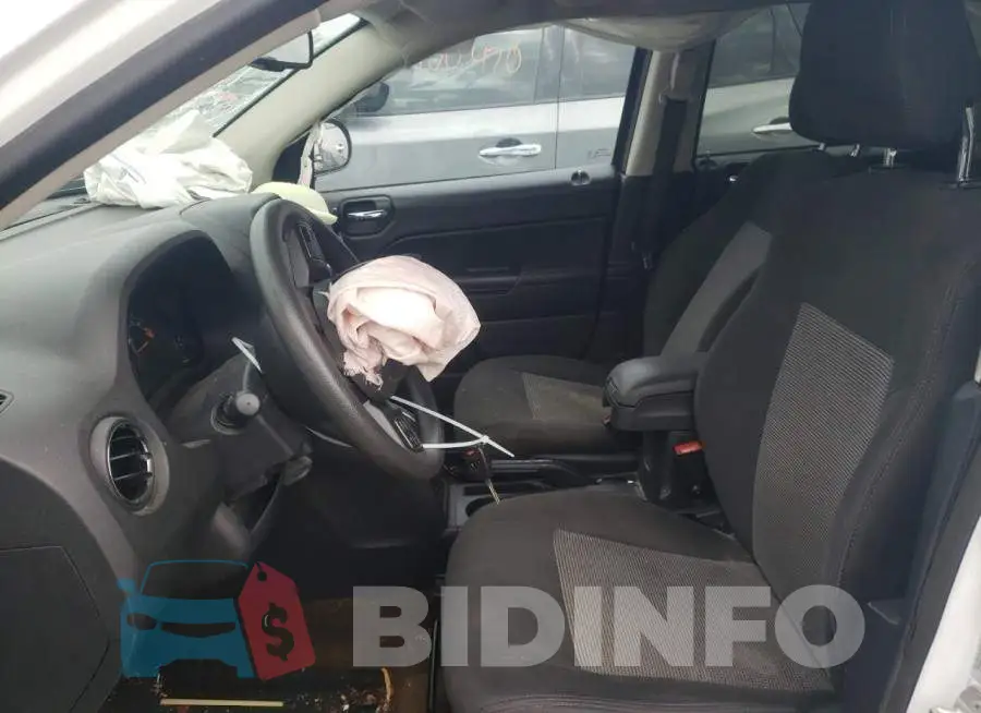 1C4NJCBA7HD124927 Photo# 7
