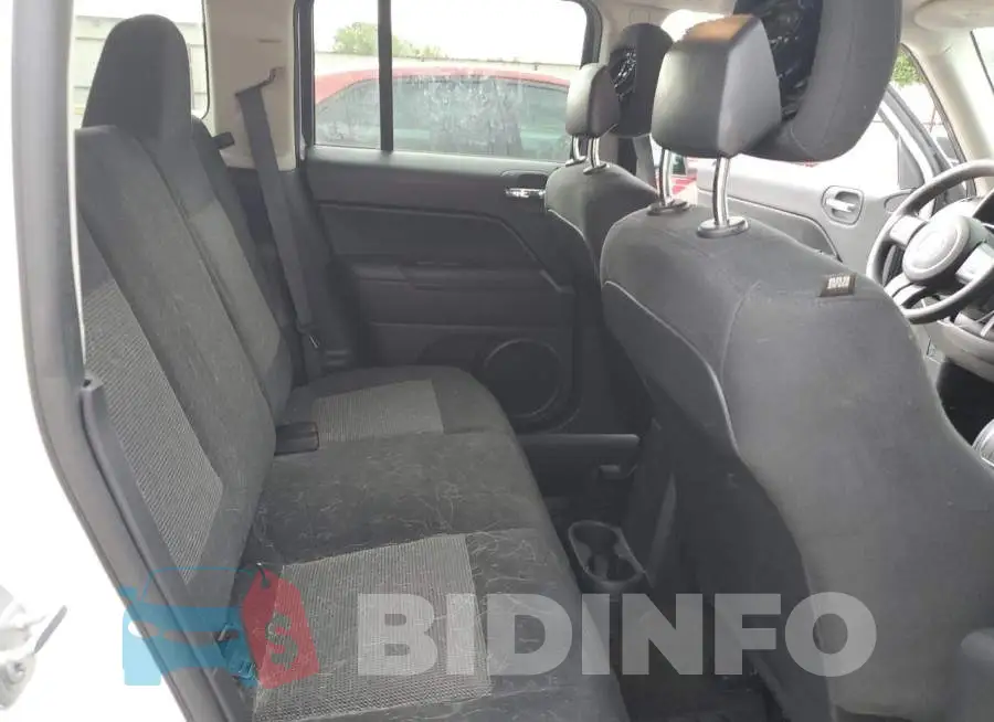 1C4NJPBB9FD179053 Photo# 10