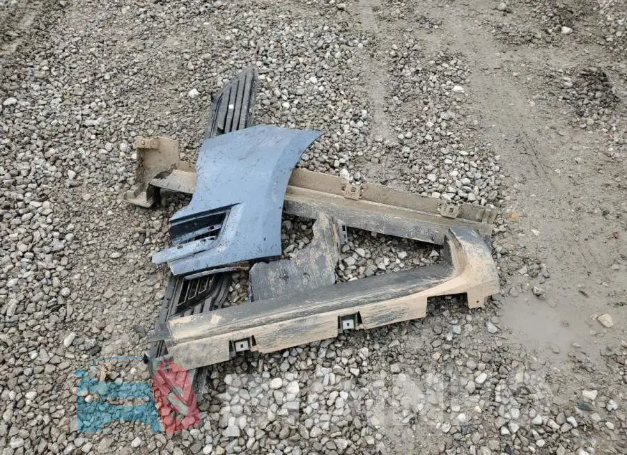 1FAHP2E89JG137901 Photo# 12