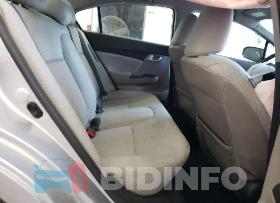 19XFB4F28FE000008 Photo# 10