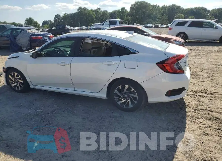 19XFC2F77JE010972 Photo# 2