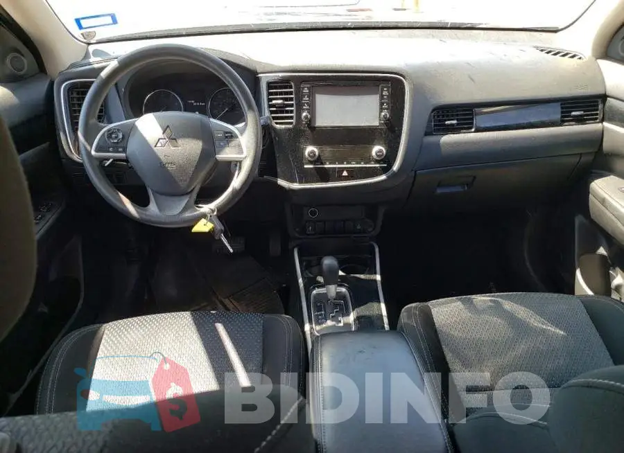 JA4AD2A38LZ019144 Photo# 8