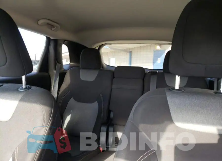 1C4PJLCB7JD588211 Photo# 10