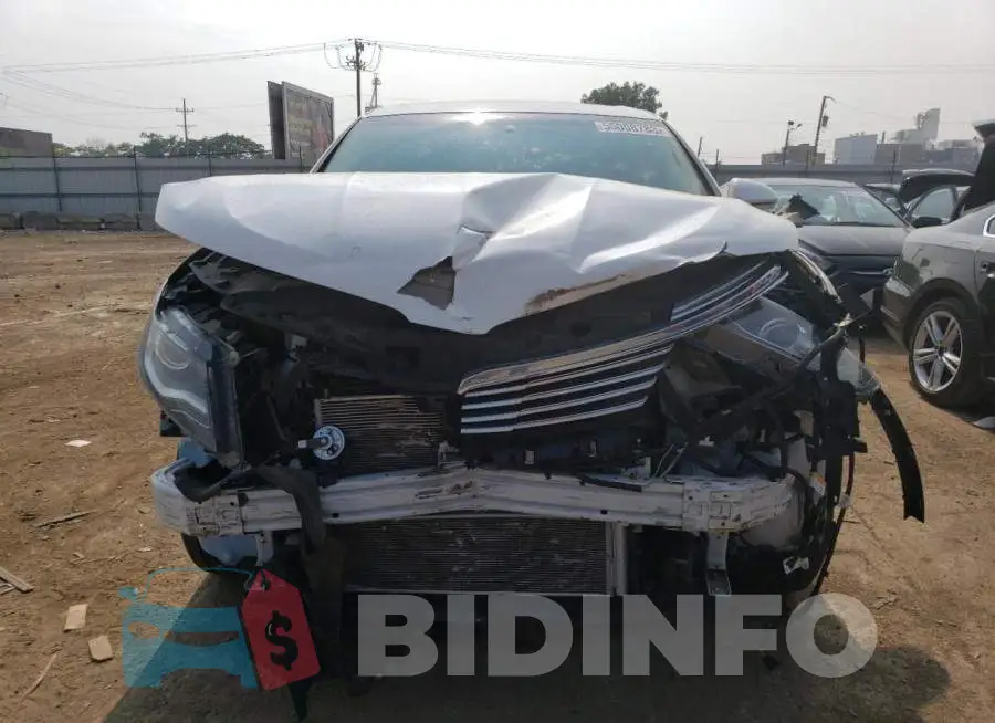2LMTJ6KR4GBL76122 Photo# 5