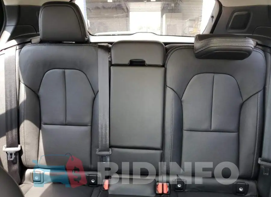 YV4162UK1L2258754 Photo# 10