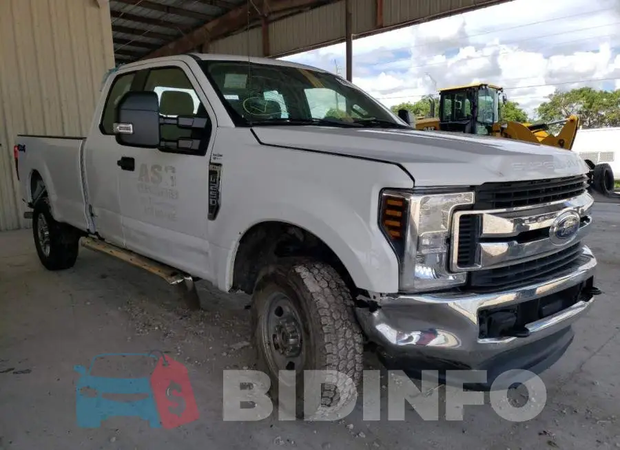 1FD8X3B63HEB81428 Photo# 4