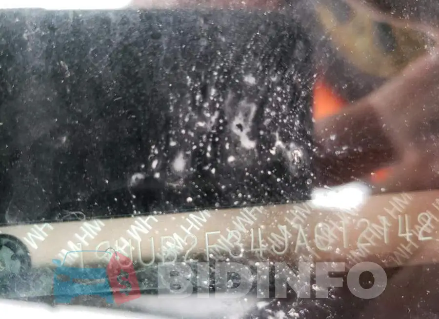 19UUB2F34JA012142 Photo# 13