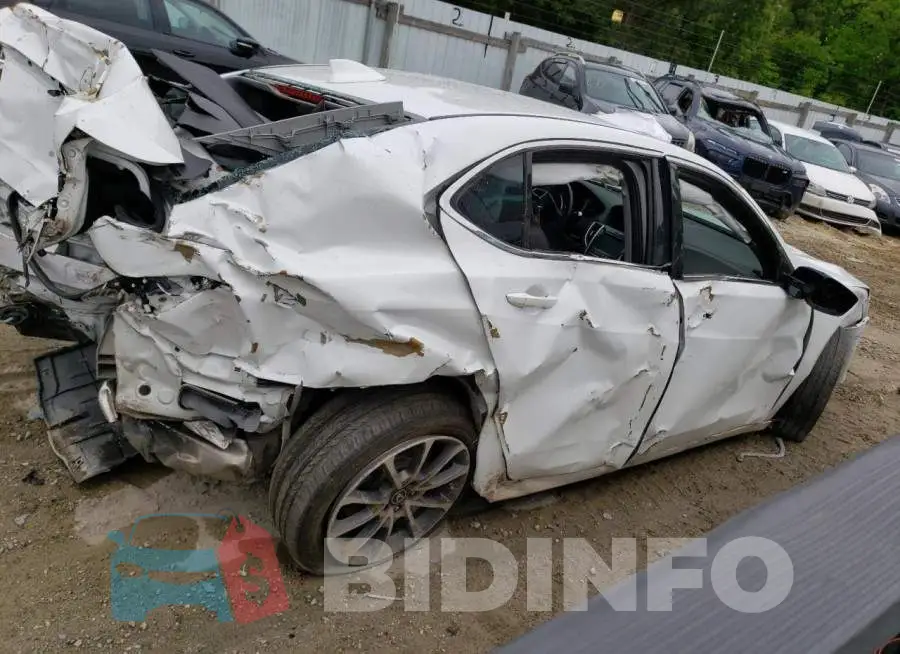 19UUB2F34JA012142 Photo# 3