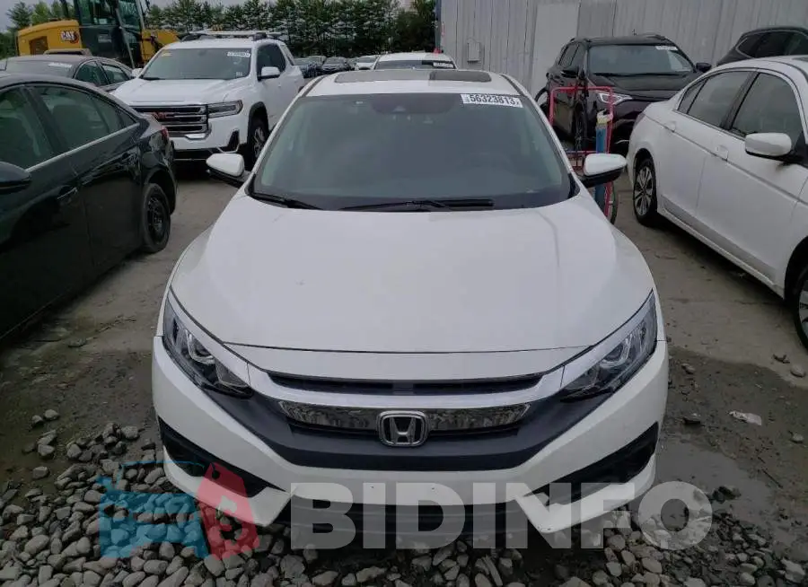 19XFC2F88HE072724 Photo# 5