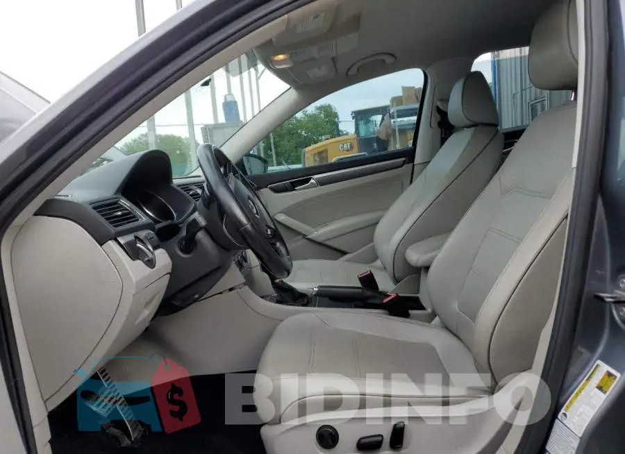1VWDT7A36HC051021 Photo# 7