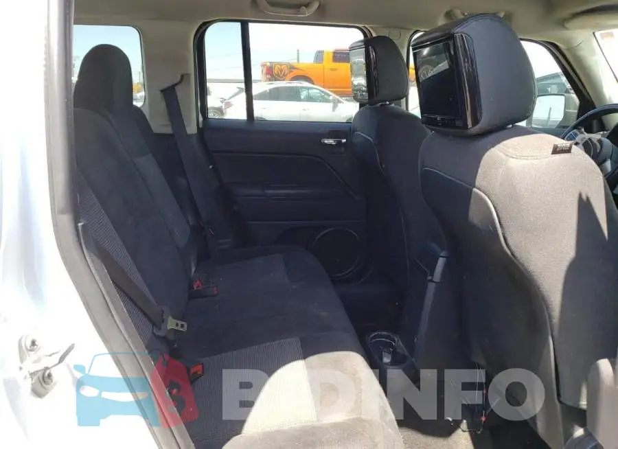 1C4NJPFB9FD110826 Photo# 11