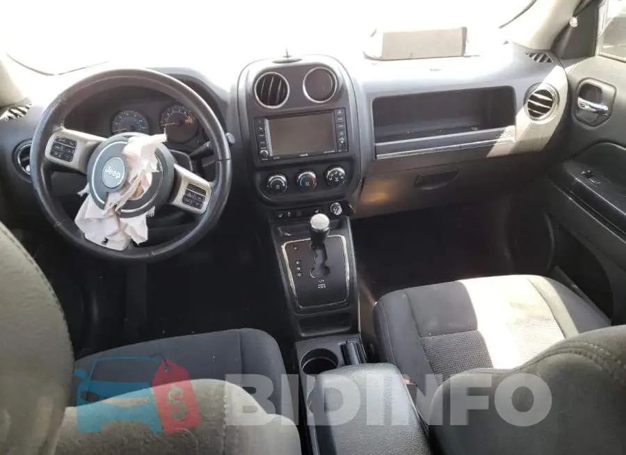 1C4NJPFB9FD110826 Photo# 8