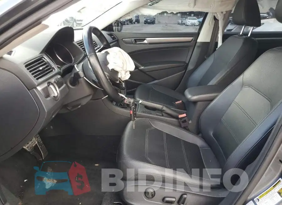 1VWDT7A3XHC045481 Photo# 7