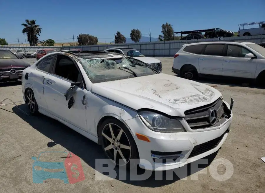 WDDGJ4HB1FG349649 Photo# 4
