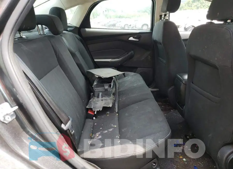 1FADP3F26HL203871 Photo# 10