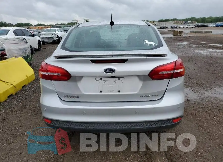 1FADP3J20GL273632 Photo# 6