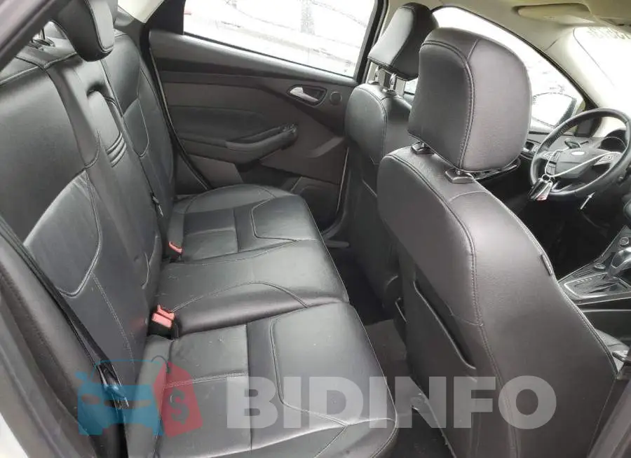 1FADP3J20GL273632 Photo# 10
