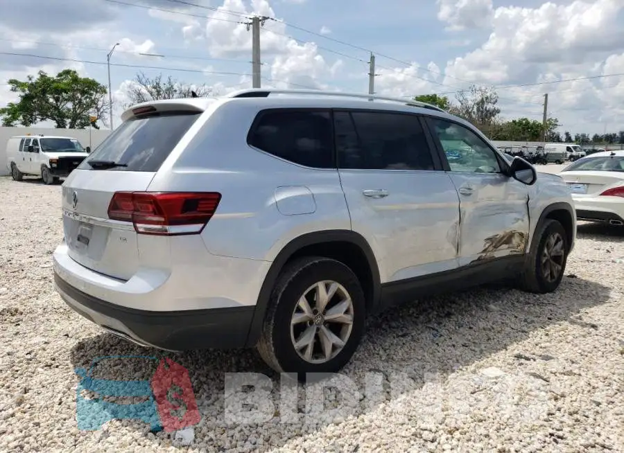 1V2DR2CA7JC511081 Photo# 3