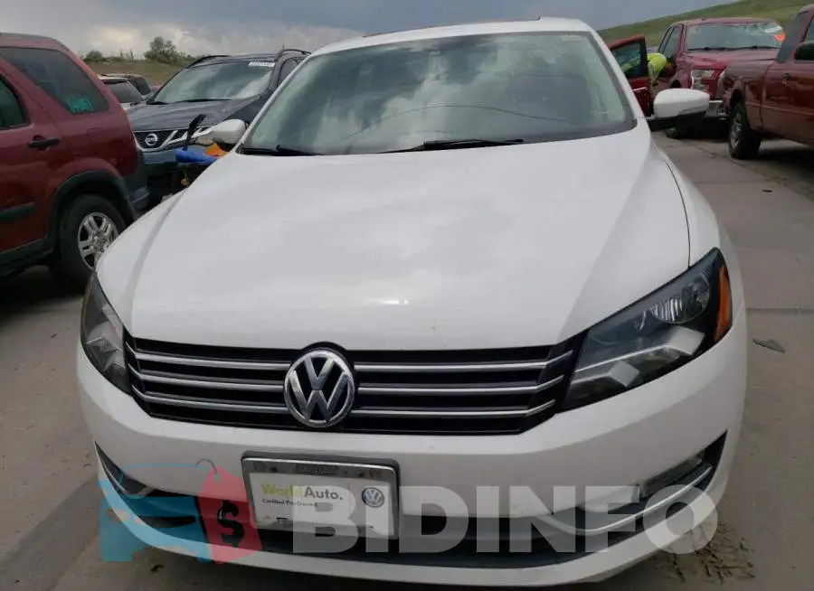 1VWBS7A32FC004611 Photo# 5