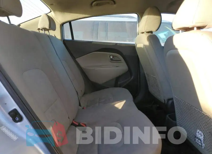 KNADM4A32H6015871 Photo# 10