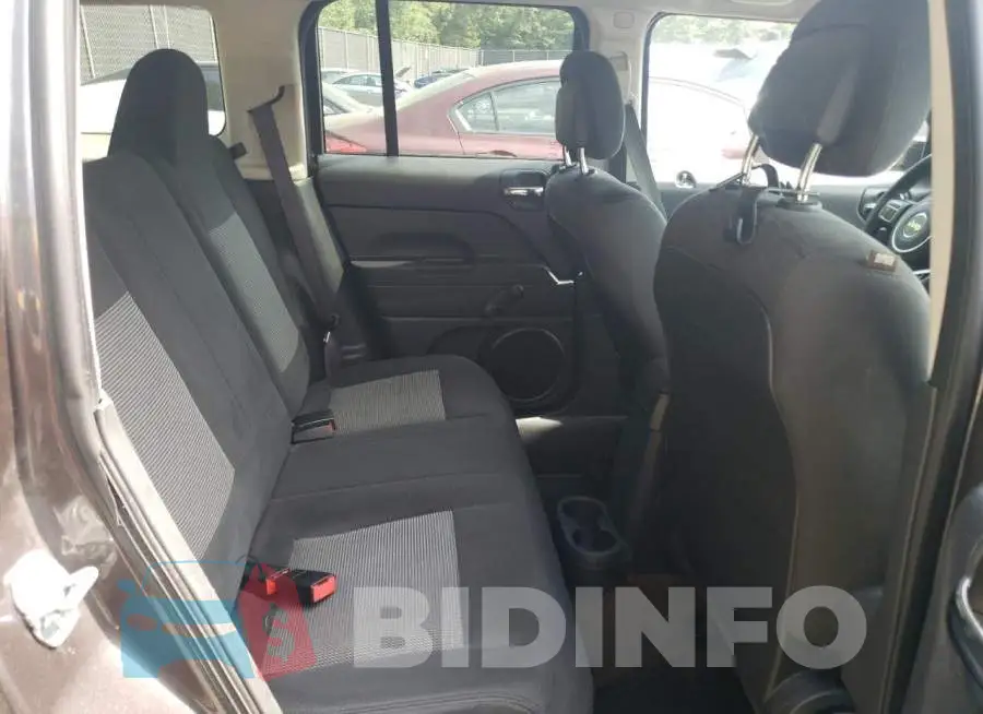 1C4NJPBA7GD676790 Photo# 10