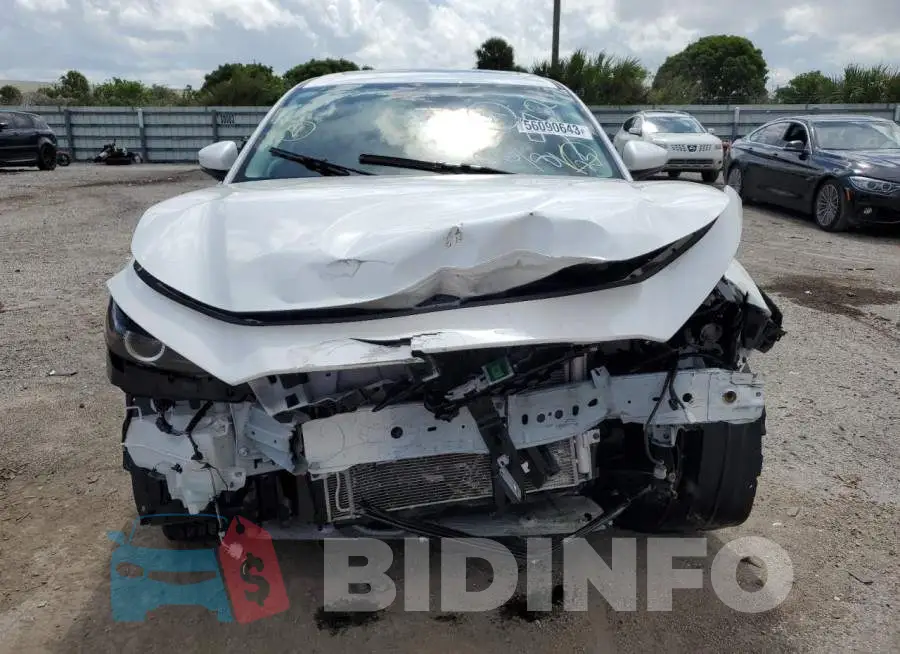 3MVDMACL4MM215724 Photo# 5